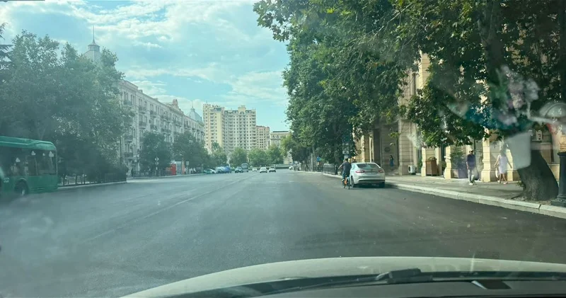 Улицу Шихали Гурбанова наконец открыли для движения, но без дорожной разметки ФОТО