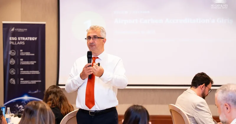 Aeroportda müzakirə keçirilib FOTO