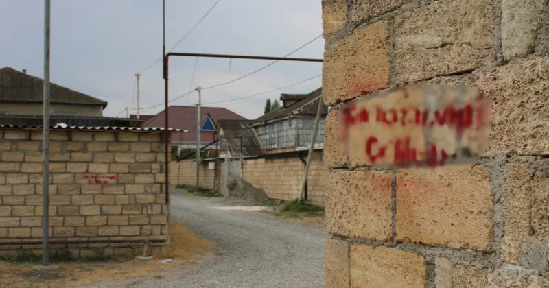 Xaçmazda divarlara narkotik vasitələri təbliğ edən yazılar yazan üç nəfər saxlanıldı