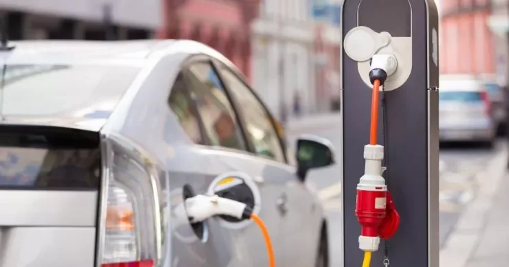 Elektrikli maşın sahiblərinin DİQQƏTİNƏ: Evdə şarj edənlər daha çox elektrik pulu ödəyə bilər