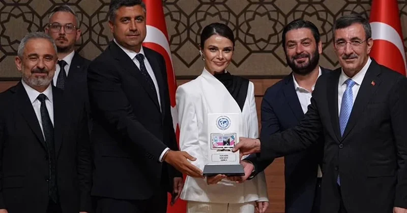 “Uzak Şehir” “İlin serialı” seçildi
