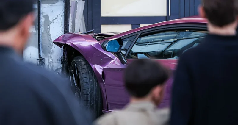 Rusiyada milyarderin oğlunun “Lamborghini”si evə girdi: Yaralılar var (Foto)