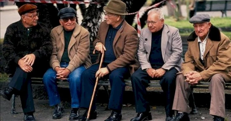 Ölkədə yaşa görə sosial müavinət alanların sayı açıqlandı