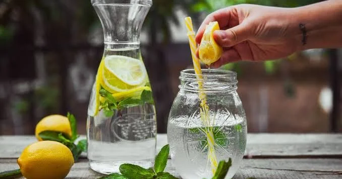 Limonlu su arıqlamağın möcüzəvi yolu deyil