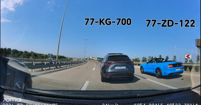 Xanım sürücü mahnı oxuyur, yanındakı isə tamaşa edir 110 luq yolda təhlükə VİDEO