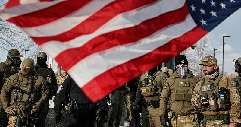 Власти США закупят для сотрудников ICE перчатки электрошокеры Minval Politika