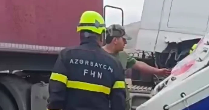 Shacman la Mitsubishi toqquşub, AAYDA nın əməkdaşı vəfat etdi VİDEO