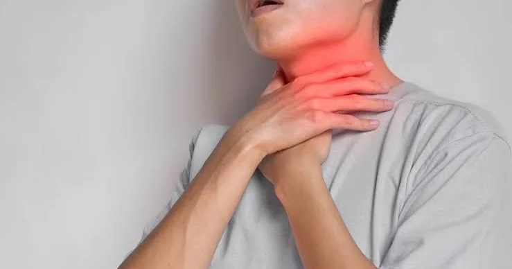 Udqunarkən qidanın boğazda ilişməsi qida borusu xərçənginin ilk əlaməti ola bilər