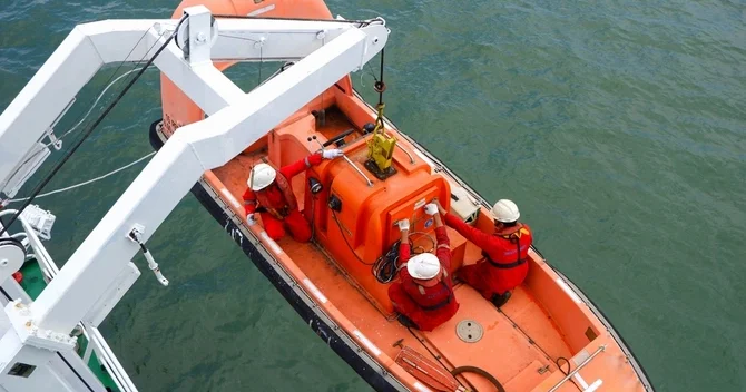 Bali yaxınlığında 130 nəfərin olduğu bərədə yanğın baş verib