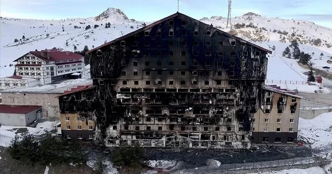 78 nəfərin öldüyü Grand Kartal otelin müdiri yanğın zamanı bu şəxslərə zəng edib