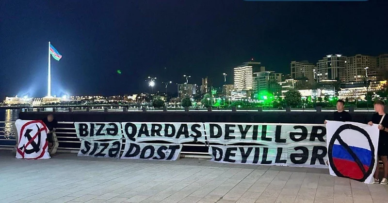 Ukraynalılar Bakı Bulvarında Rusiyaya etiraz etdi Bizə qardaş deyirlər, sizə dost deyirlər