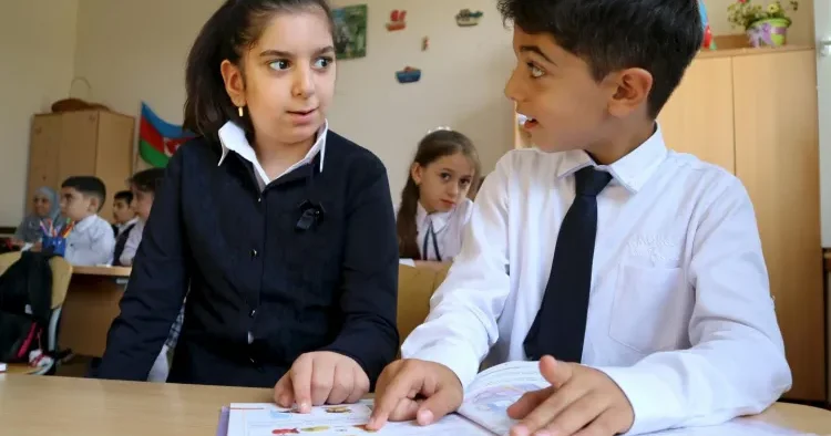 Riyaziyyatda oğlanlar, oxuyub anlamada qızlar öndədir