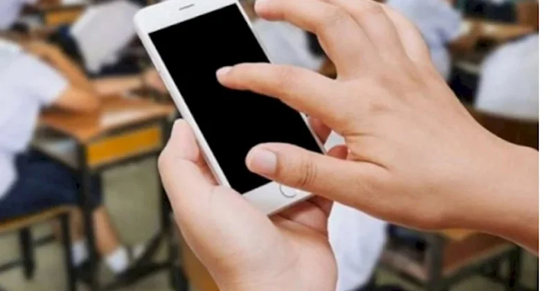 Şagirdlər dərs vaxtı telefondan istifadə edə bilməyəcək