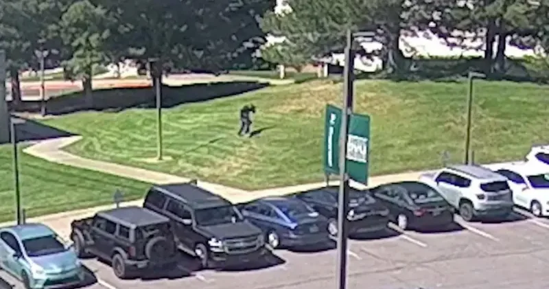 FBİ Çarli Kirkin qatilinin görüntüsünü yaydı, mükafat qoydu FOTO