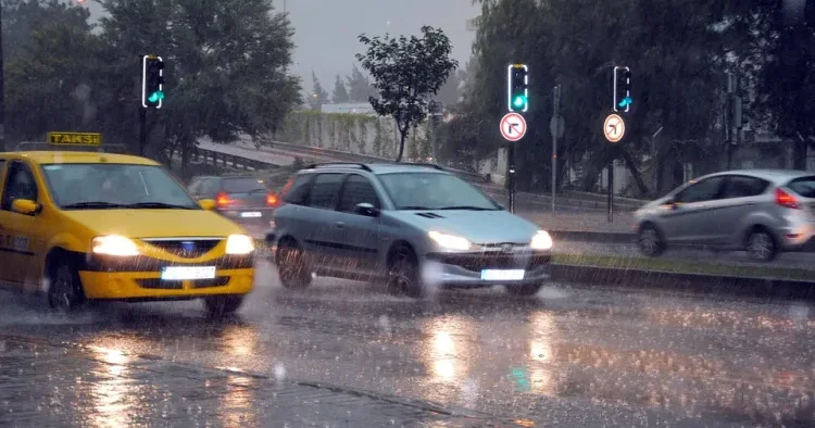 Yağışlı havada taksi qiymətləri niyə qalxır? Eber dən CAVAB