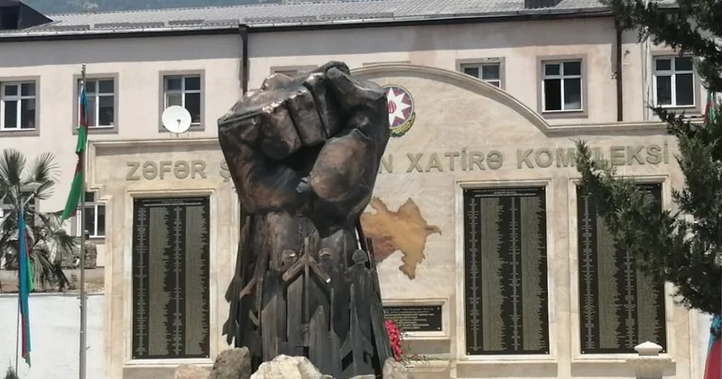 Hadrut qəsəbəsi ilə Badara kəndinə ilk köç olub