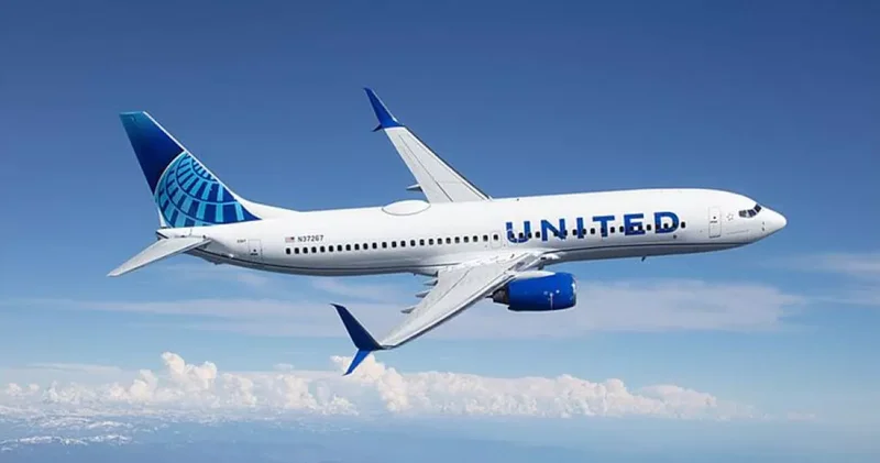 В Японии Boeing 737 совершил экстренную посадку, есть пострадавшие