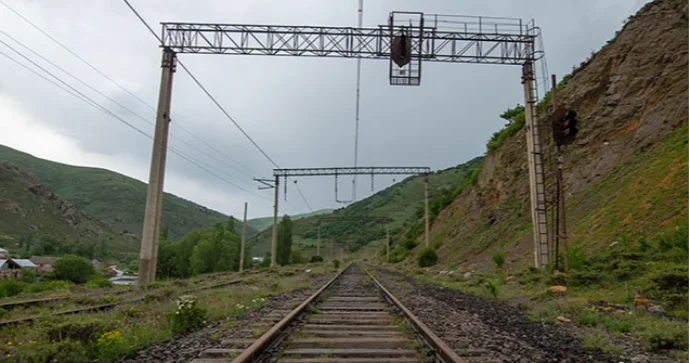 Dəmir yolu nəqliyyatı ilə yük və sərnişin daşımalarının həcmi açıqlandı