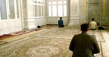 “Məscid alver yeri deyil, qutu qoyub pul yığmaq” İlahiyyatçı SƏRT DANIŞDI KONKRET