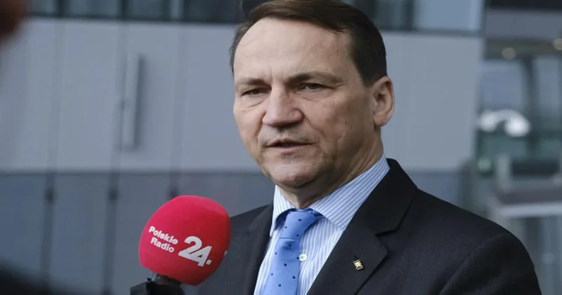 Şikorski Kiyevdə Trampın bəyanatına sərt cavab verdi: Bu, səhv deyildi