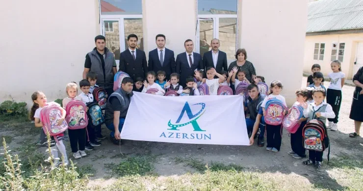 “Azərsun Holdinq” ucqar kənddə yaşayan məktəblilərə dəstək olub