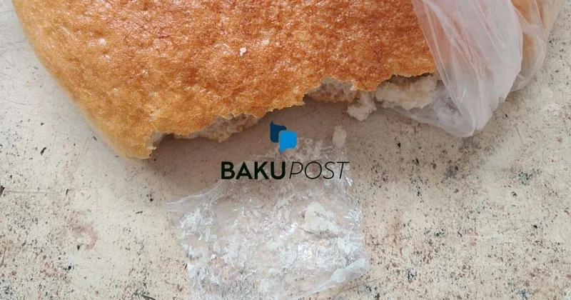 Bakıda çörəyin içindən sellofan çıxdı FOTO