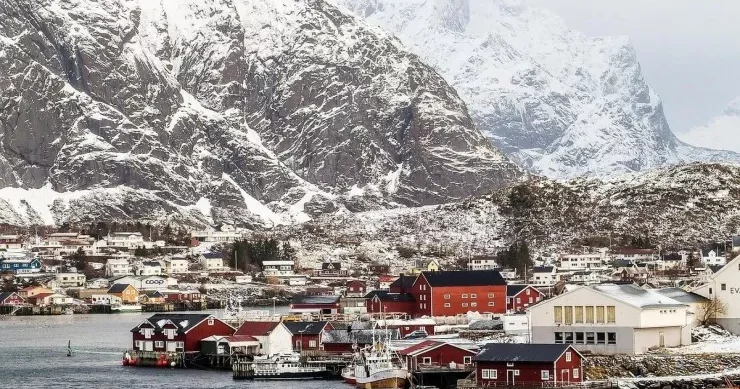 Norveçdə evləri qışda belə isti saxlayırlar