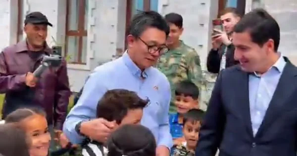 Hikmət Hacıyev və xarici diplomatların şuşalı uşaqlarla səmimi görüşü VİDEO