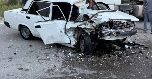Qubada 2 minik maşını toqquşdu, xəsarət alanlar var