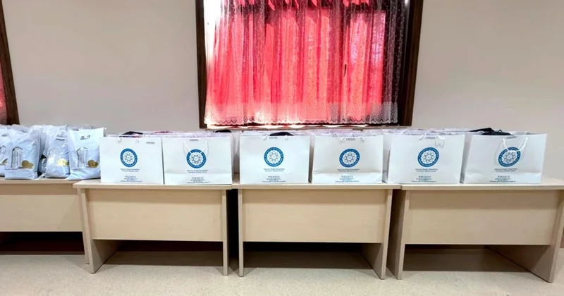 Naxçıvanda xüsusi qayğıya ehtiyacı olan 115 uşağa məktəbli geyimi və məktəbli çantası təqdim olunub