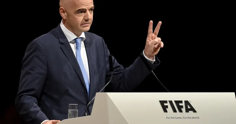 İnfantino FIFA prezidentliyinə namizədliyini irəli sürüb sürməyəcəyini açıqlayıb