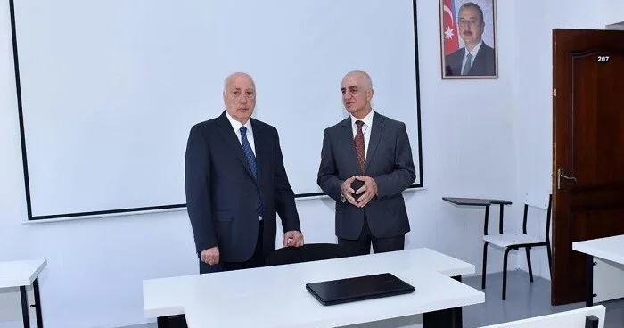 Zakir Fərəcov SDU nun 3 cü tədris korpusunda... Foto