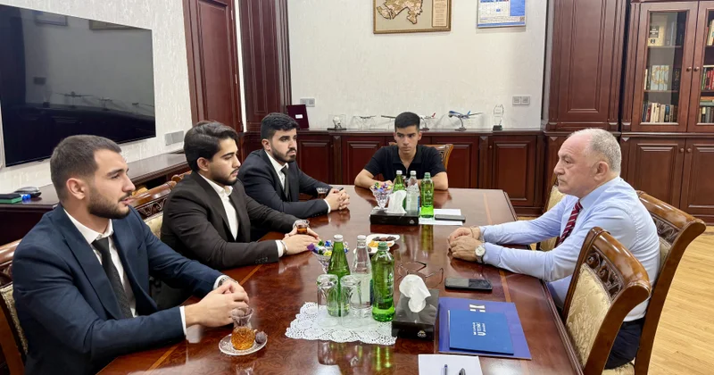 Rektor Çində yüksək nəticə göstərən AzTU tələbələri ilə görüşüb