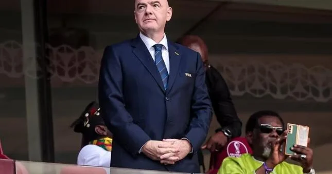 İnfantino qərarından dönmədi