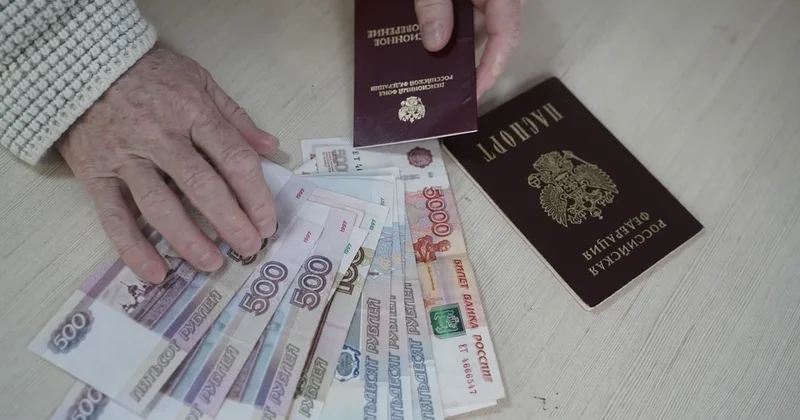Rusiyada yaşa görə sığorta pensiyasının maksimum məbləği 77 min rubldan çox ola bilər