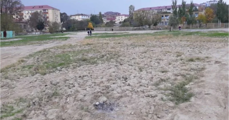 Sumqayıtda məktəblilərin futbol meydançası baxımsız vəziyyətdədir VİDEO