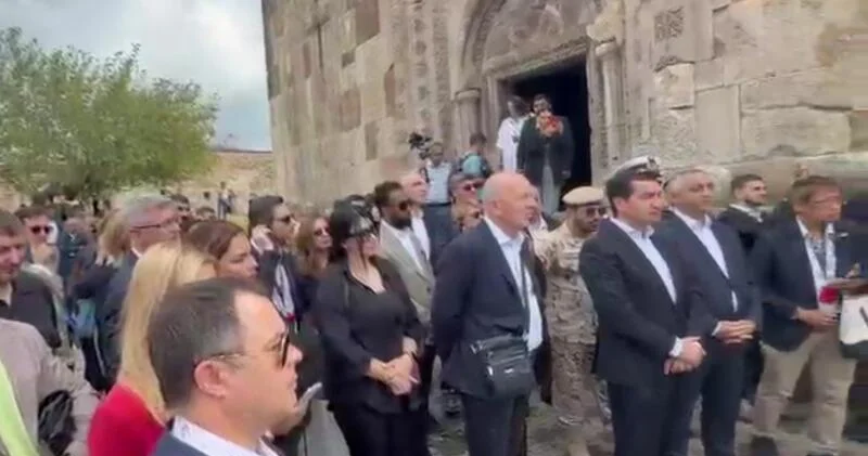 Иностранным дипломатам показали Гандзасар, подвергшийся армянскому вандализму ВИДЕО