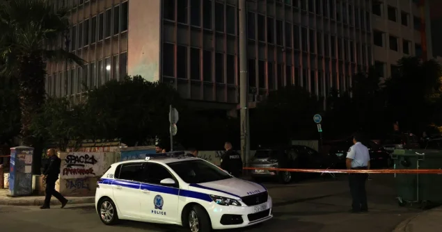 Yunanıstanda nazirliyin binasına bomba qoydular