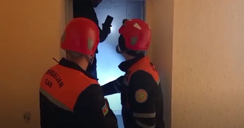 Спасатели МЧС пришли на помощь застрявшему в лифте Minval Politika