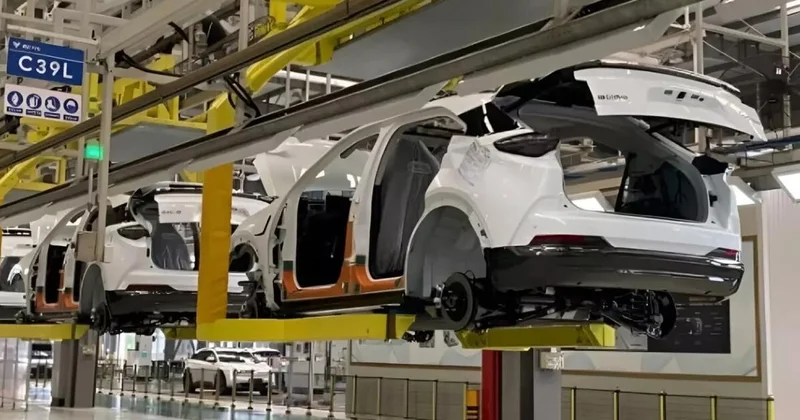Minlərlə işçisi olan avtomobil nəhəngi iflas etdi
