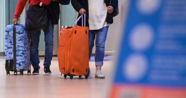 Polşaya uçan millimizin baqajları itib?