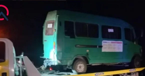 Toydan sərnişin gətirən avtobus mikroavtobusla toqquşdu