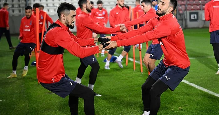 Millimiz Ukrayna ilə matça hazırdır FOTOLAR