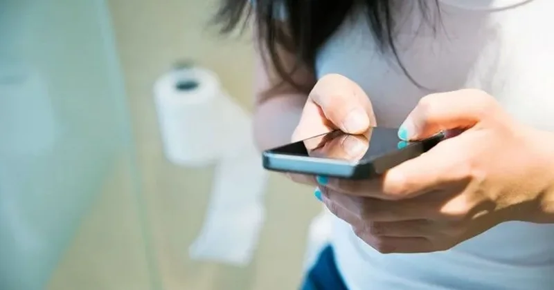 Tualetdə telefondan istifadə edənlərin nəzərinə!