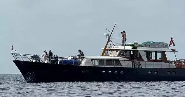 Dünya bu görüntülərdən danışır Keçmiş baş nazir yaxtada... FOTO