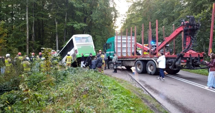 Məktəb avtobusu yük maşını ilə toqquşub Yaralananlar var