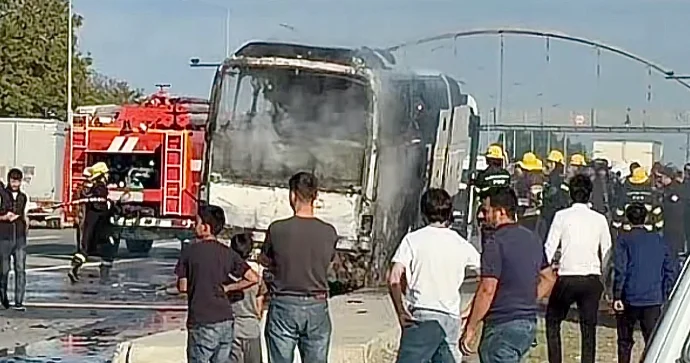 Ucarda sərnişin dolu avtobus bir anda alova büründü VİDEO