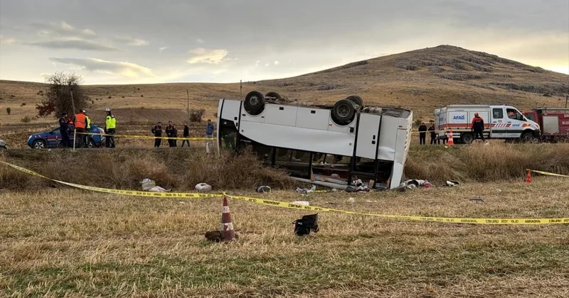 Türkiyədə mikroavtobus aşıb, 20 dən çox insan xəsarət alıb KONKRET