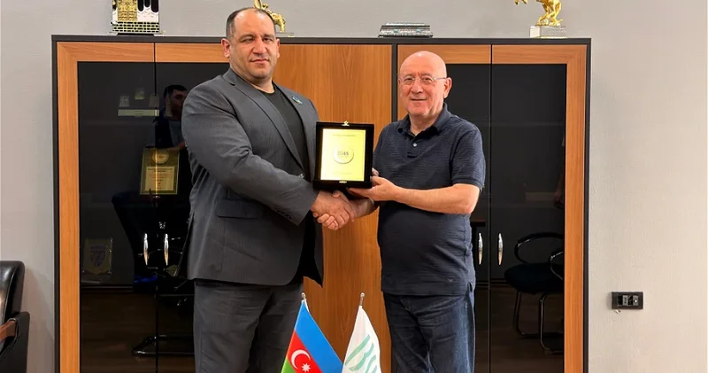 Президент IBSA вручил Ильхаму Закиеву награду