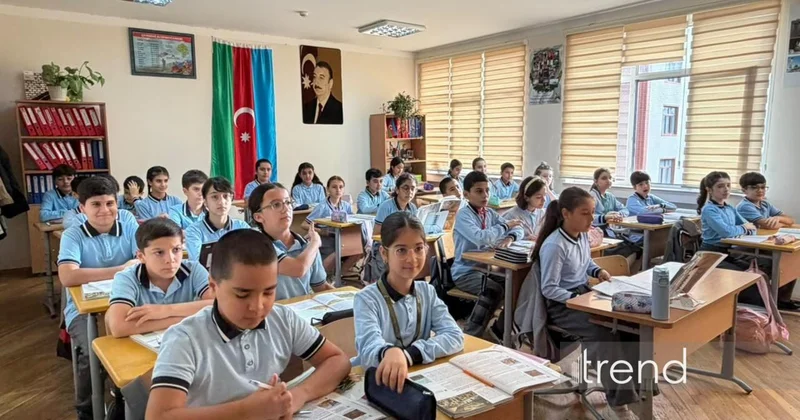 Vahid geyim forması məktəblərdə uğurla tətbiq olunur 247 nömrəli məktəbdən reportaj (Video/Foto)